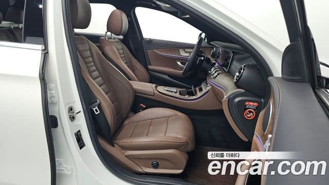 Mercedes-Benz E-Class 2023 — фото 10 из 20