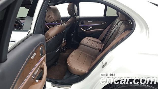 Mercedes-Benz E-Class 2023 — Şəkil 12/20