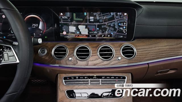 Mercedes-Benz E-Class 2023 — фото 14 из 20