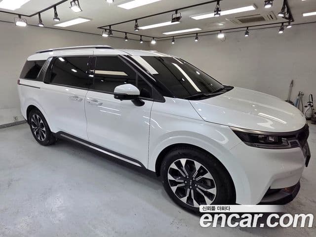 Kia Carnival 2023 — ფოტო 1/20