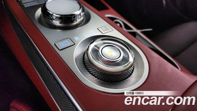 Genesis GV70 2021 — ფოტო 8/20