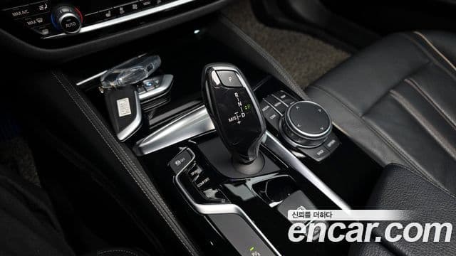 BMW 5 Series 2018 — Фото 9/20