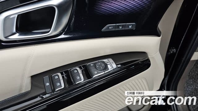 Kia Carnival 2021 — ფოტო 16/20