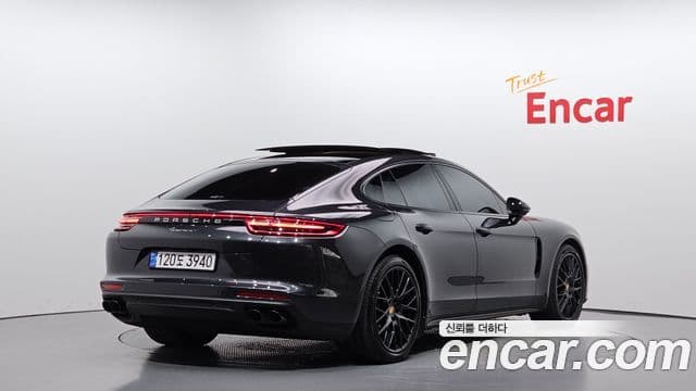 Porsche Panamera 2018 — ფოტო 2/20