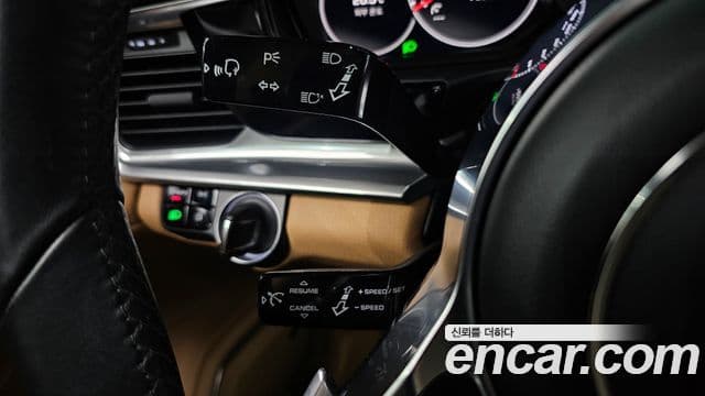 Porsche Panamera 2018 — ფოტო 18/20