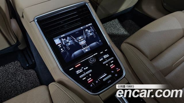 Porsche Panamera 2018 — ფოტო 19/20