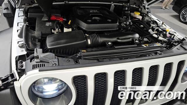 Jeep Wrangler 2023 — ფოტო 6/20