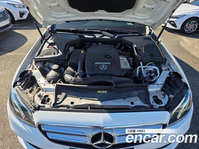 Mercedes-Benz E-Class 2018 — Şəkil 11/20