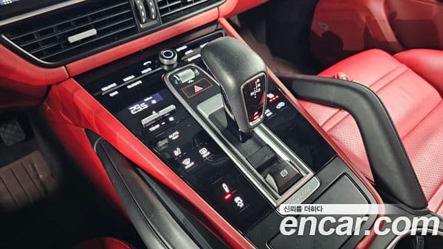 Porsche Cayenne 2020 — ფოტო 9/20