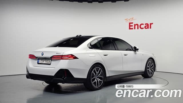 BMW 5 Series 2023 — ფოტო 2/20
