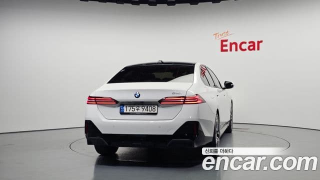 BMW 5 Series 2023 — ფოტო 4/20