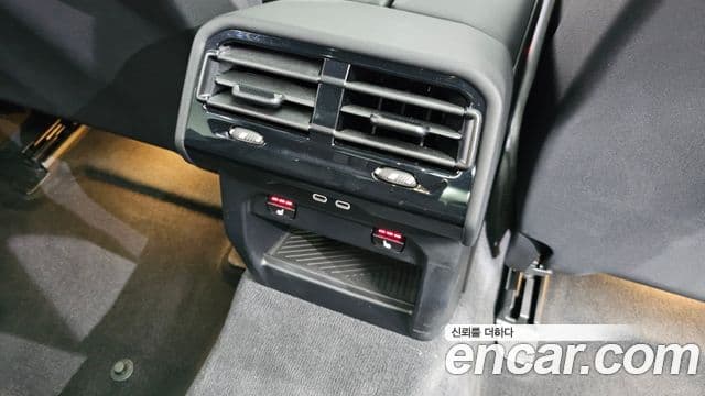 BMW 5 Series 2023 — ფოტო 19/20