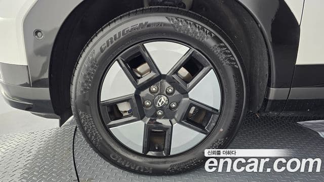 Hyundai Santa Fe 2023 — ფოტო 16/20