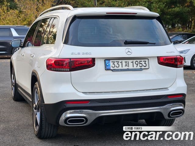 Mercedes-Benz GLB-Class 2020 — Photo 2/20