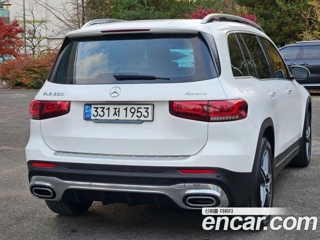 Mercedes-Benz GLB-Class 2020 — Photo 16/20