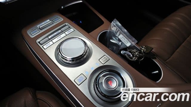 Genesis GV70 2021 — ფოტო 8/20