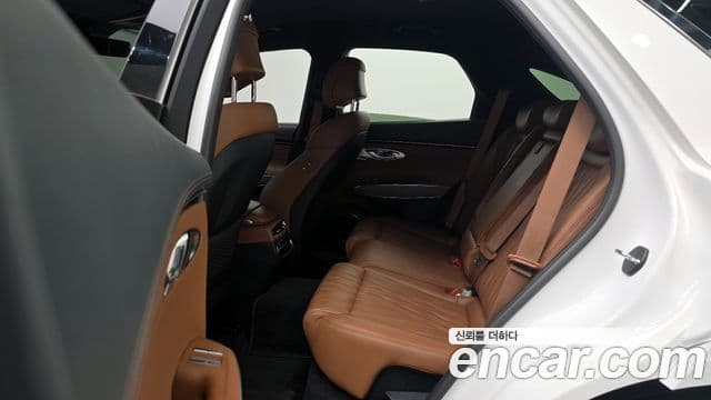 Genesis GV70 2021 — ფოტო 13/20