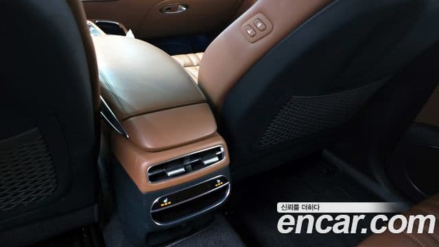 Genesis GV70 2021 — ფოტო 18/20