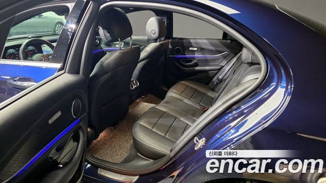 Mercedes-Benz E-Class 2020 — ფოტო 11/20