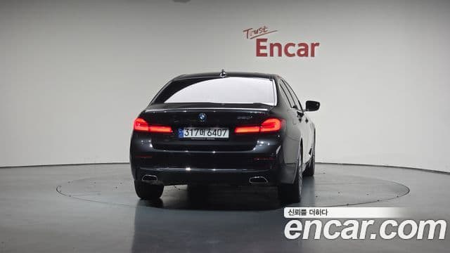 BMW 5 Series 2022 — ფოტო 4/20