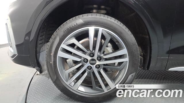 Audi Q5 2021 — ფოტო 4/20