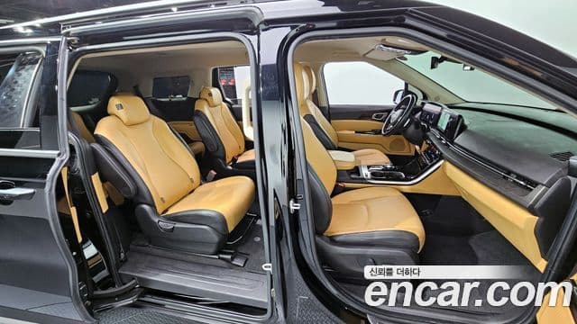 Kia Carnival 2023 — фото 12 из 20