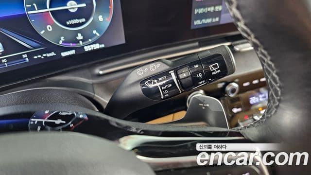 Kia Carnival 2023 — ფოტო 15/20