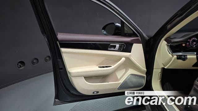 Porsche Panamera 2021 — Photo 20/31