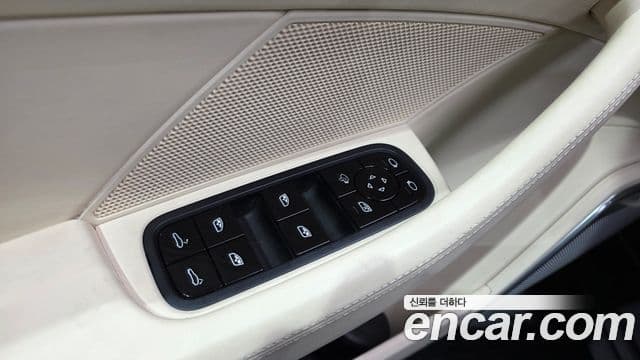 Porsche Panamera 2021 — Photo 16/31