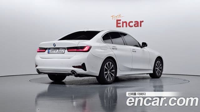 BMW 3 Series 2022 — ფოტო 2/20