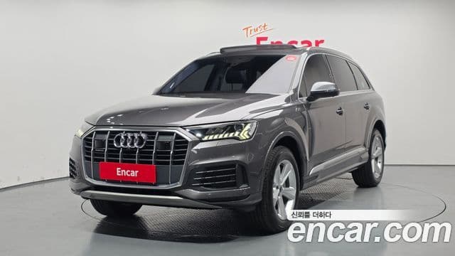 Audi Q7 2021 — ფოტო 1/20