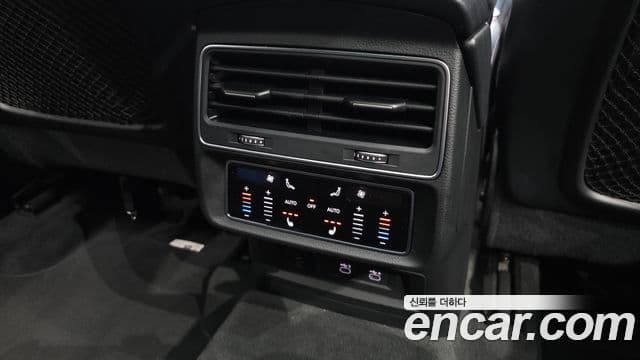 Audi Q7 2021 — ფოტო 19/20