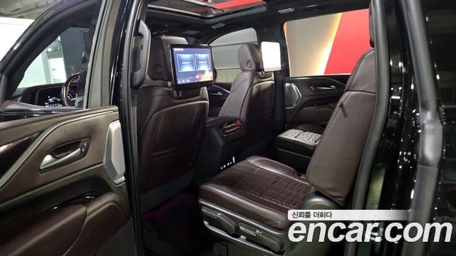 Cadillac Escalade 2023 — фото 11 из 20