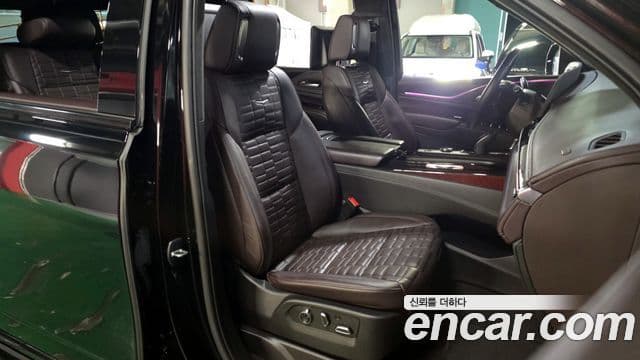 Cadillac Escalade 2023 — фото 12 из 20