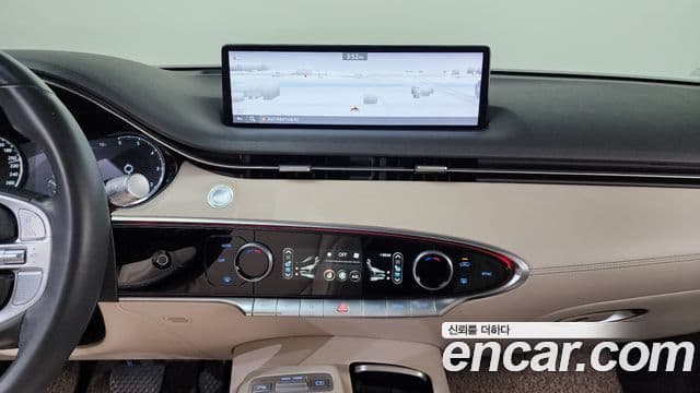 Genesis GV70 2021 — ფოტო 14/20