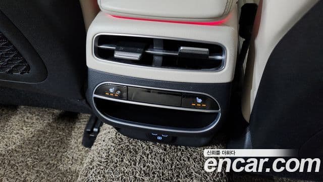 Genesis GV70 2021 — ფოტო 19/20