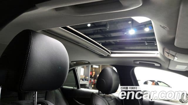 Mercedes-Benz E-Class 2018 — ფოტო 18/20