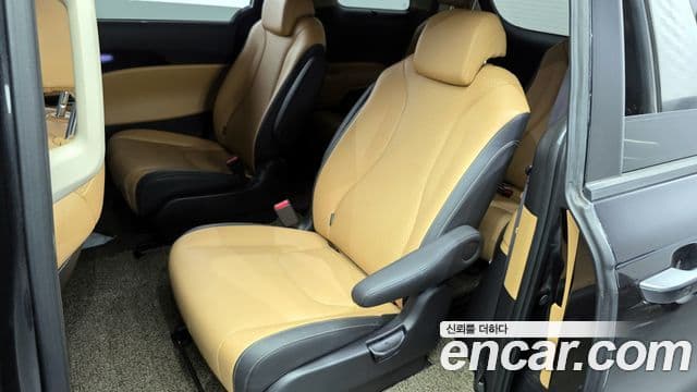 Kia Carnival 2023 — ფოტო 11/20