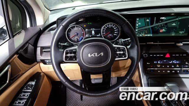 Kia Carnival 2023 — фото 13 из 20