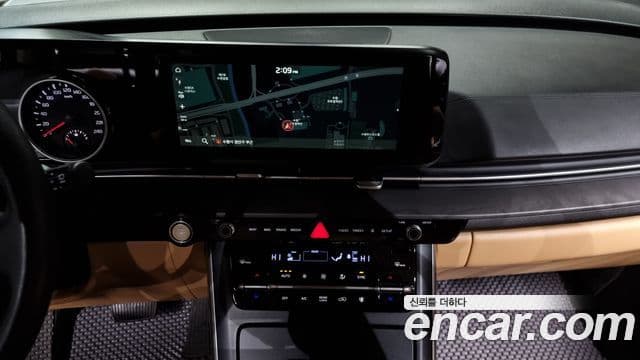 Kia Carnival 2023 — фото 14 из 20