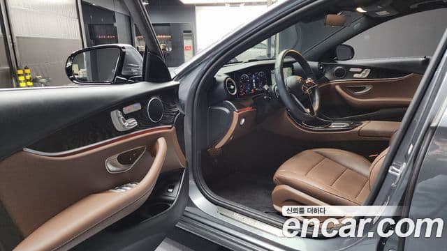 Mercedes-Benz E-Class 2022 — ფოტო 10/20
