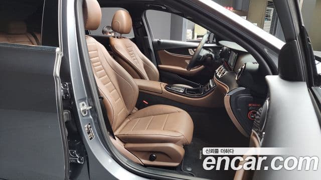 Mercedes-Benz E-Class 2022 — ფოტო 11/20