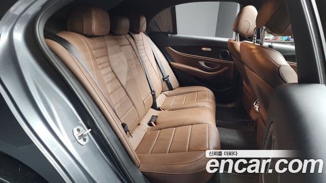 Mercedes-Benz E-Class 2022 — ფოტო 12/20
