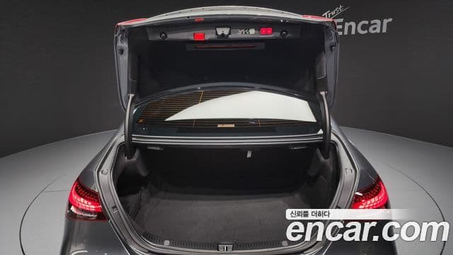 Mercedes-Benz E-Class 2022 — ფოტო 20/20