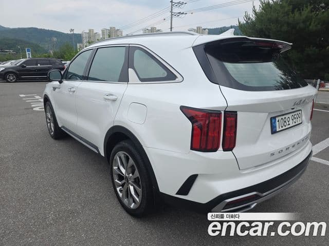 Kia Sorento 2022 — Фото 1/20