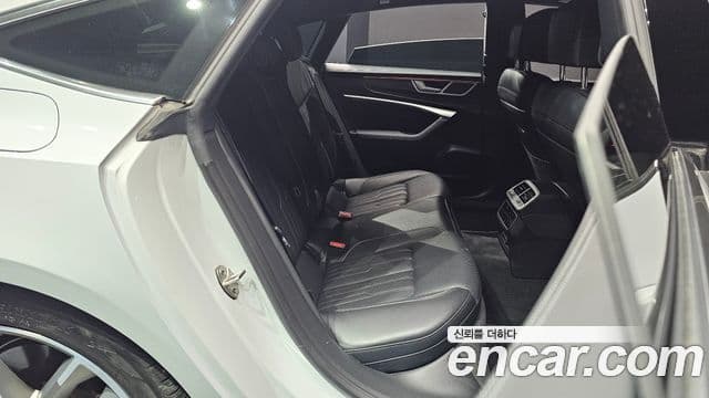 Audi A7 2021 — Şəkil 12/20