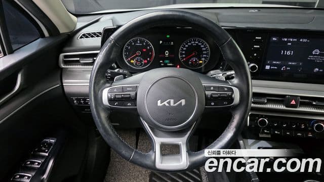 Kia K5 2023 — ფოტო 18/20