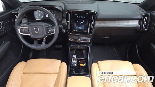 Volvo XC40 2020 — ფოტო 7/20