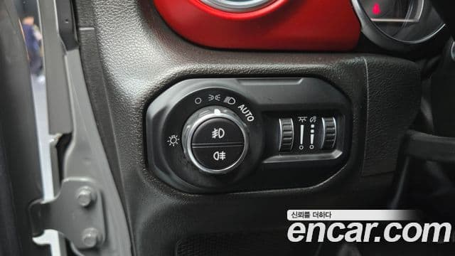 Jeep Wrangler 2022 — Фото 17/20