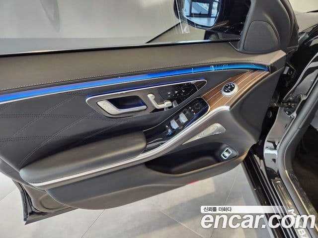 Mercedes-Benz S-Class 2023 — Photo 7/19